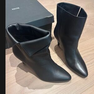 Hugo Boss Carlyle Leather Booties - Size 39 New in Original Box